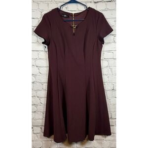 AGB Dress Fit‎ & Flare Short Sleeve Gold Accent Detail Burgundy Size 6